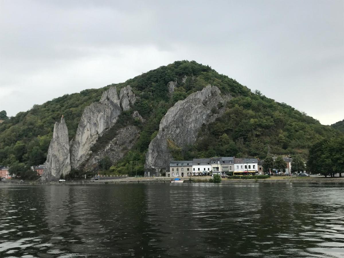 Au Rocher Dinant Bagian luar foto